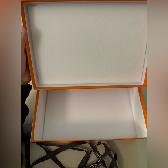 Authentic Hermes Box - Picture 2 of 2